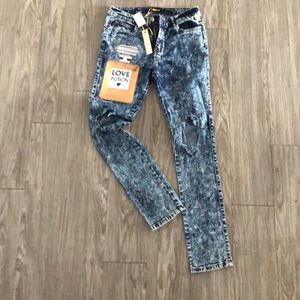 NWT UBER CUTE “LOVE POTION” DENIM JEANS